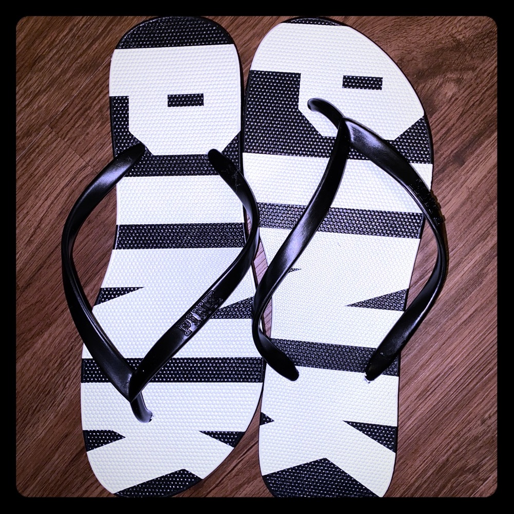 Victoria’s Secret PINK Flip Flops 7/8
